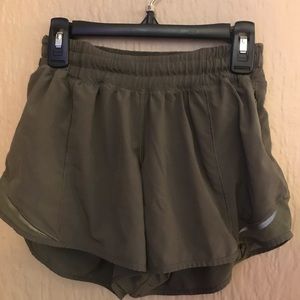 lululemon 4” hotty hot shorts